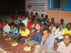Somalili Yetimlerimizin İftar Sevinci Görülmeye Değerdi 
